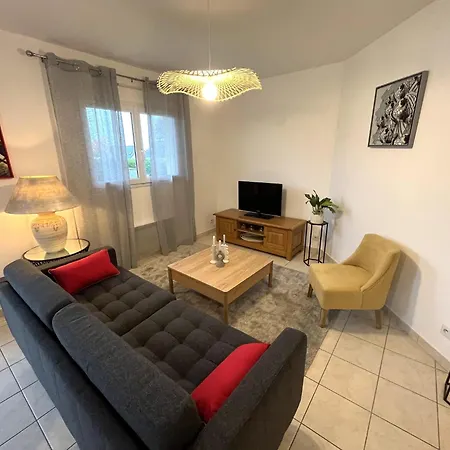 Single Storey House With Garden Holiday home *